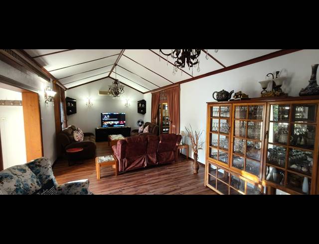 3 BEDROOM TOWNHOUSE FOR SALE IN PROTEA PARK